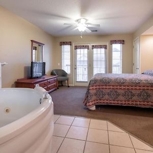 Deluxe Two-Bedroom Apartment